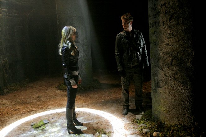 Tajemnice Smallville - Prophecy - Z filmu - Laura Vandervoort, Justin Hartley