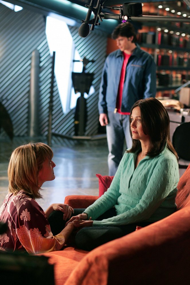 Smallville - Mütterseelenallein - Dreharbeiten - Allison Mack, Lynda Carter