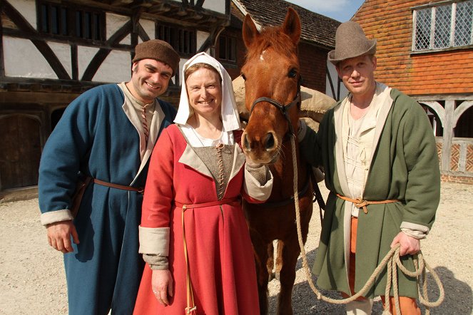 Tudor Monastery Farm - Do filme