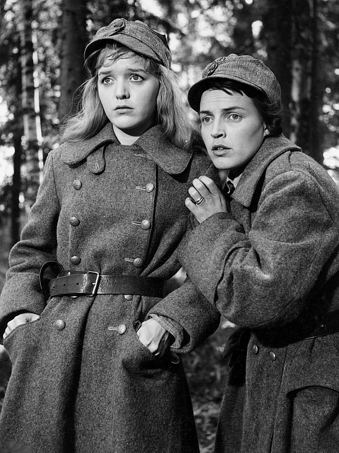 Rintamalotta - Filmfotók - Elina Salo, Leena Häkinen