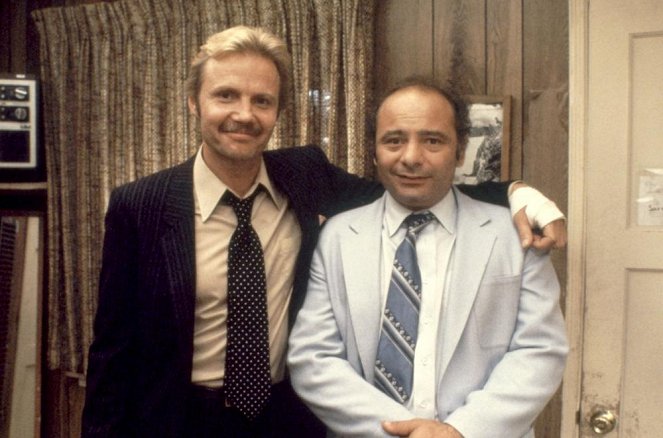 Lookin' to Get Out - Promo - Jon Voight, Burt Young