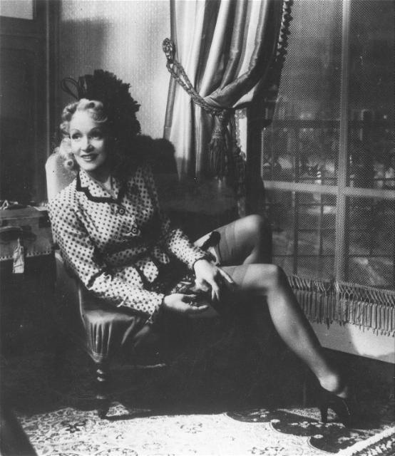Halálos ölelés - Filmfotók - Marlene Dietrich