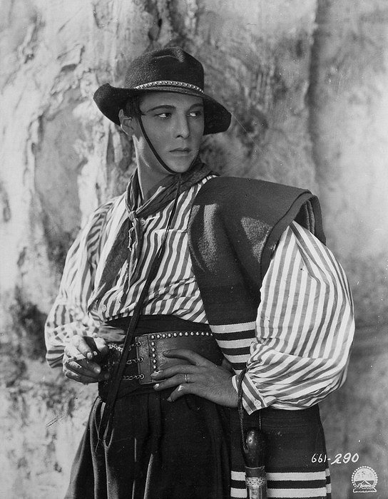 A Sainted Devil - Filmfotók - Rudolph Valentino