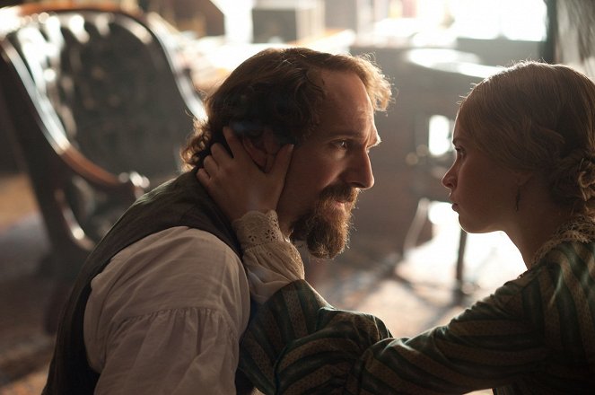 The Invisible Woman - Z filmu - Ralph Fiennes, Felicity Jones