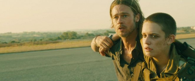 World War Z - Photos - Brad Pitt, דניאלה קרטס