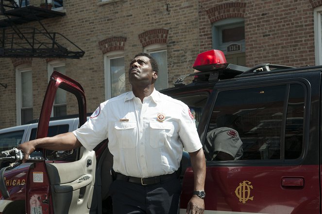 Chicago Fire - Professional Courtesy - Photos - Eamonn Walker