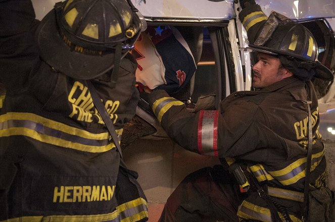 Chicago Fire - Professional Courtesy - Photos - Taylor Kinney