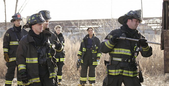 Chicago Fire - Operace - Z filmu - Charlie Barnett, David Eigenberg, Lauren German, Monica Raymund, Taylor Kinney