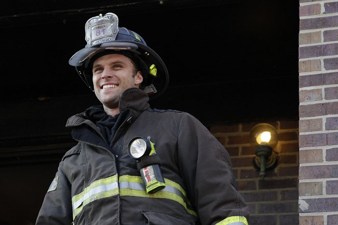 Chicago Fire - Under the Knife - Photos - Jesse Spencer