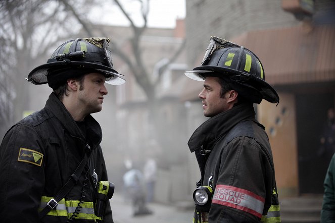 Chicago Fire - Wendungen - Filmfotos - Jesse Spencer, Taylor Kinney