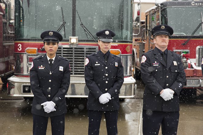 Chicago Fire - A Coffin That Small - Photos - Monica Raymund, Lauren German, Christian Stolte