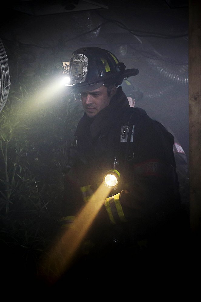 Chicago Fire - Season 1 - Atemnot - Filmfotos - Taylor Kinney