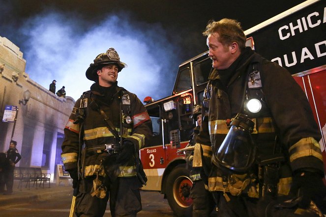 Chicago Fire - Leaders Lead - Van film - Taylor Kinney, Christian Stolte