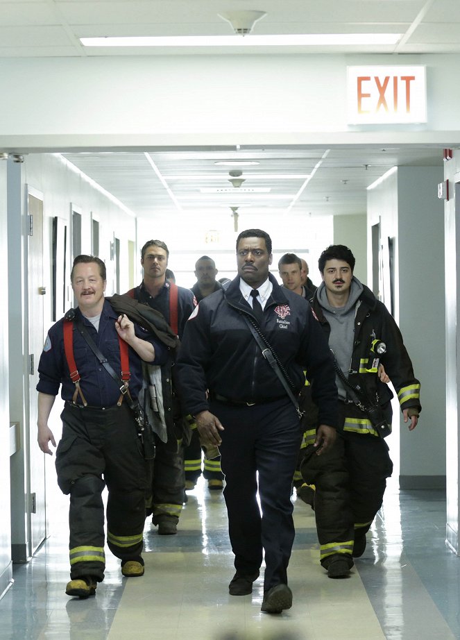 Chicago Fire - Season 1 - Hell of a Ride - Kuvat elokuvasta - Christian Stolte, Taylor Kinney, Eamonn Walker, Jesse Spencer, Yuriy Sardarov