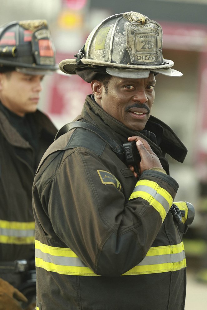 Chicago Fire - Season 1 - A Hell of a Ride - Photos - Eamonn Walker