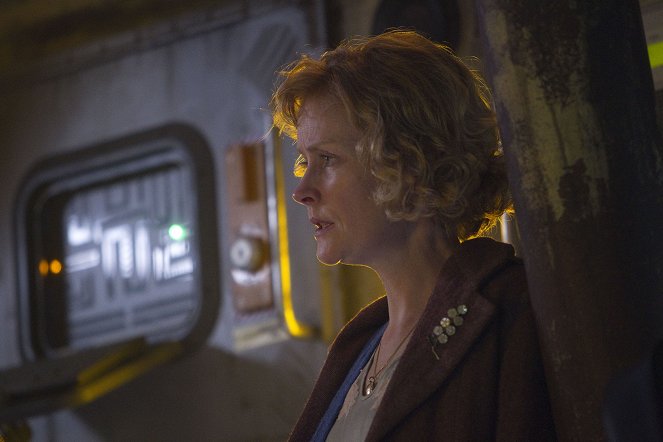 Doctor Who - The Doctor, the Widow and the Wardrobe - Photos - Claire Skinner