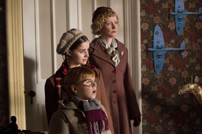 Ki vagy, doki? - The Doctor, the Widow and the Wardrobe - Filmfotók - Maurice Cole, Holly Earl, Claire Skinner