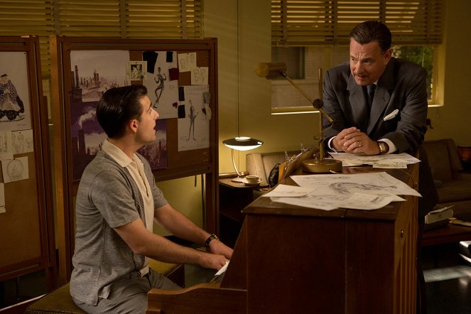 Al encuentro de Mr. Banks - De la película - Jason Schwartzman, Tom Hanks