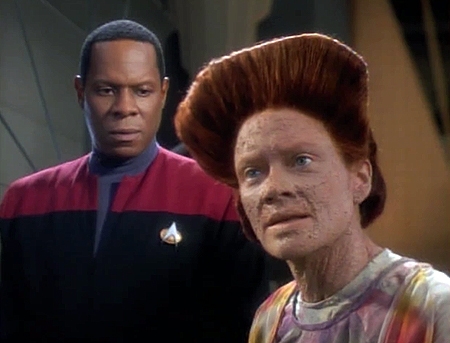 Star Trek: Stacja kosmiczna - Season 2 - Azyl - Z filmu - Avery Brooks, Deborah May