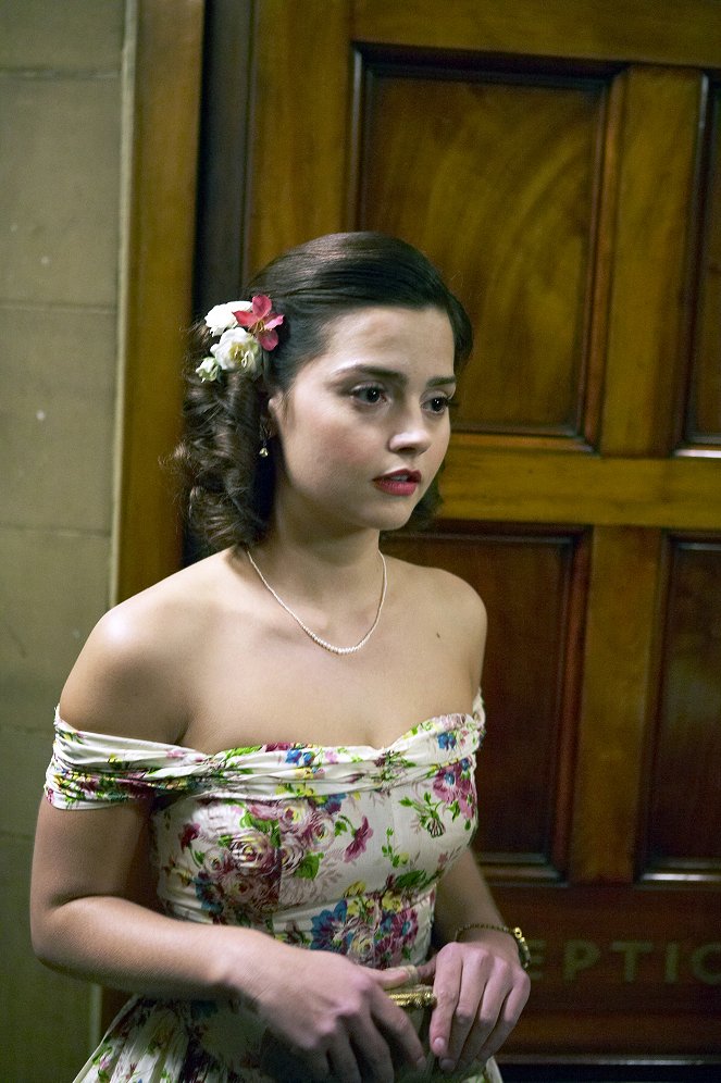 Room at the Top - Van film - Jenna Coleman