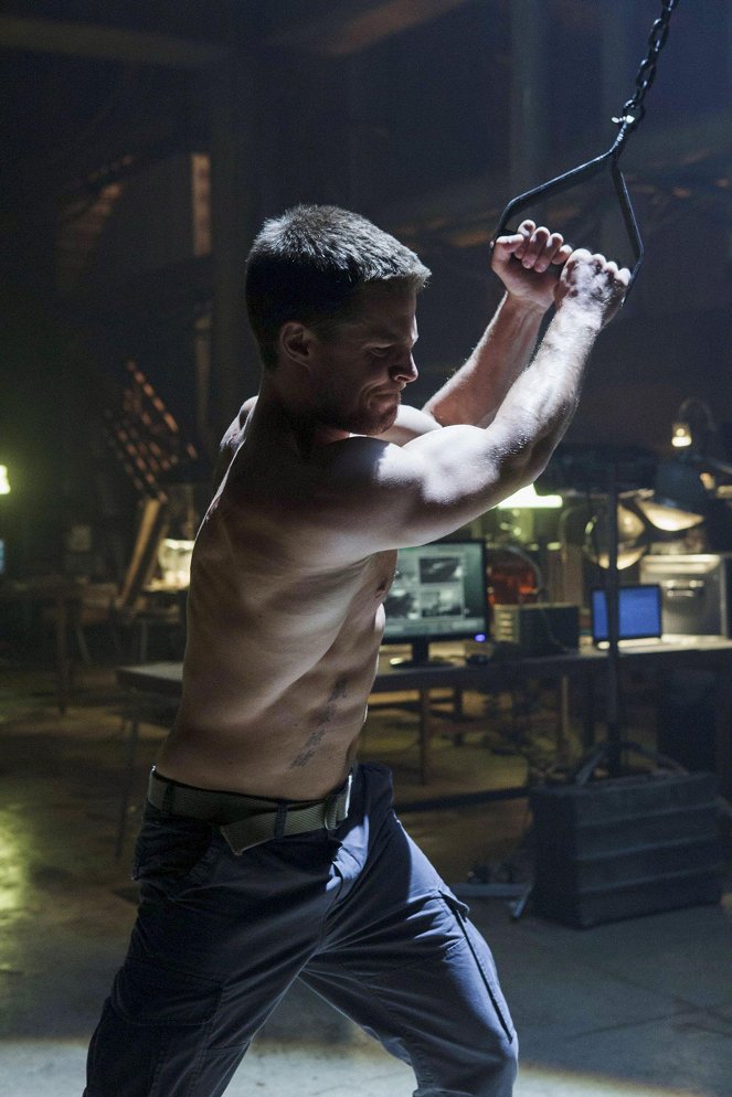 Arrow - Samotny strzelec - Z filmu - Stephen Amell