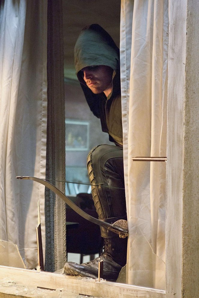 Arrow - Season 1 - Lone Gunmen - Van film - Stephen Amell