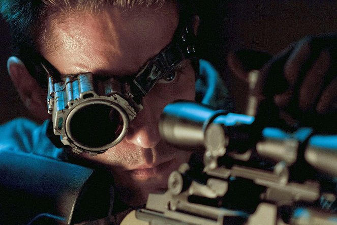 Arrow - Season 1 - Lone Gunmen - Photos - Michael Rowe