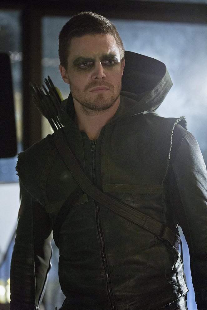 Arrow - Dead to Rights - Photos - Stephen Amell