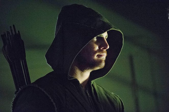 Arrow - Unfinished Business - Photos - Stephen Amell