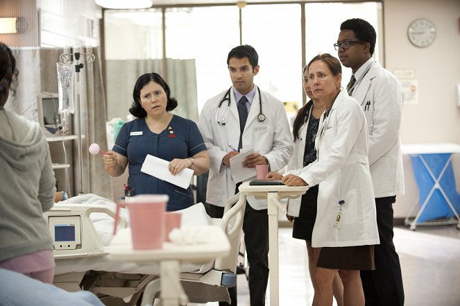 Getting On - Fiese alte Knochen - Season 1 - Varla - Eine Patientin dreht durch - Filmfotos - Alex Borstein, Laurie Metcalf