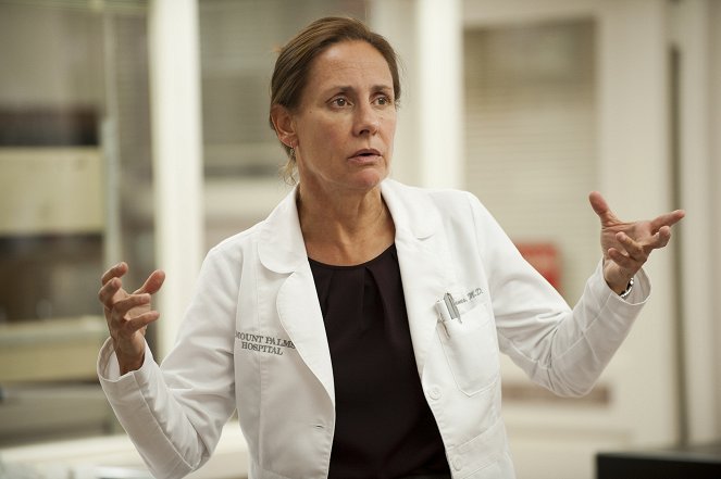 Getting On - Season 1 - Make Someone Happy - Photos - Laurie Metcalf