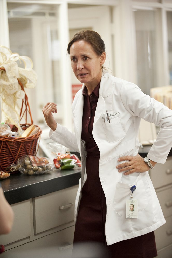 Getting On - Season 1 - Dumped - Photos - Laurie Metcalf