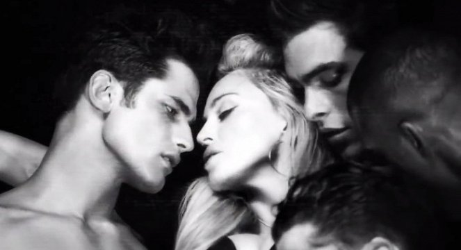 Madonna: Girl Gone Wild - Filmfotók - Sean O'Pry, Madonna, Jon Kortajarena