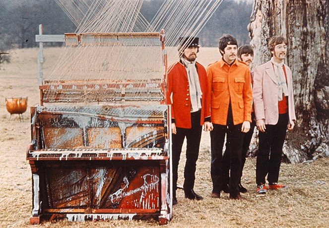 The Beatles: Strawberry Fields Forever - Filmfotos - The Beatles, George Harrison, Paul McCartney, Ringo Starr, John Lennon