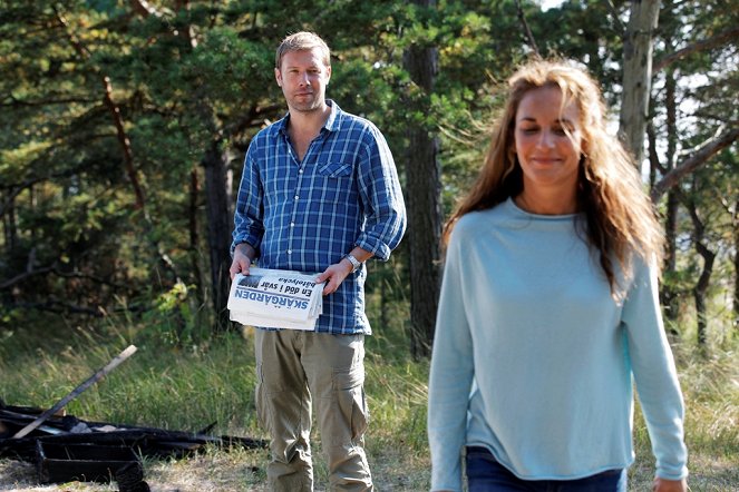 Morden i Sandhamn - De la película - Jakob Cedergren, Alexandra Rapaport