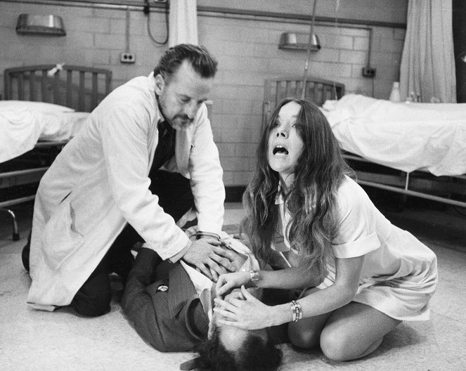 The Hospital - Do filme - George C. Scott, Diana Rigg