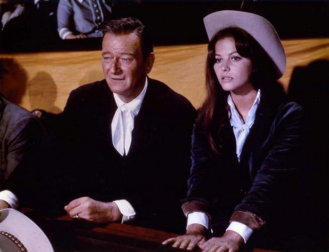 Areenan hurjapäät - Kuvat elokuvasta - John Wayne, Claudia Cardinale