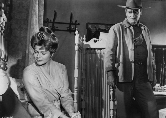 Areenan hurjapäät - Kuvat elokuvasta - Rita Hayworth, John Wayne