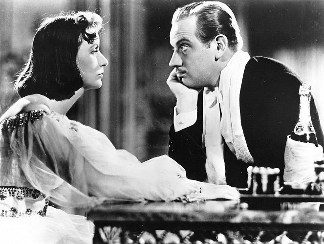 Ninotchka - Z filmu - Greta Garbo, Melvyn Douglas