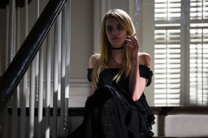 American Horror Story - The Dead - Photos - Emma Roberts
