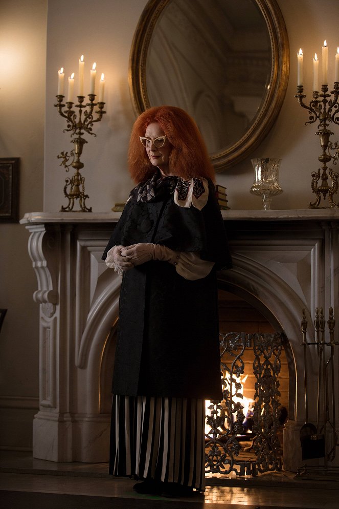 American Horror Story - Siedem cudów - Z filmu - Frances Conroy