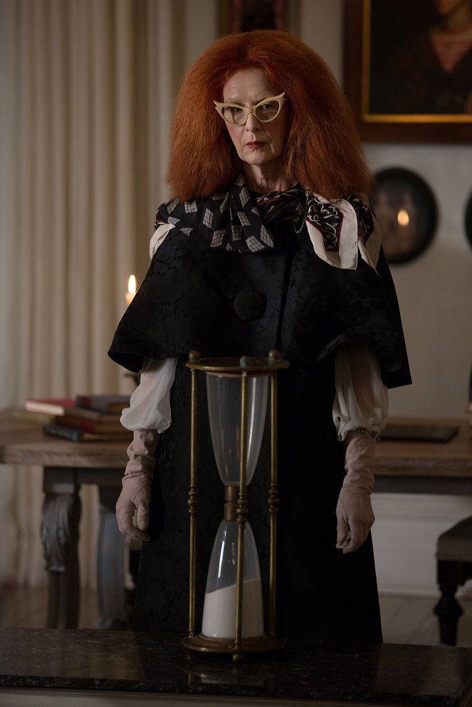 American Horror Story - Siedem cudów - Z filmu - Frances Conroy