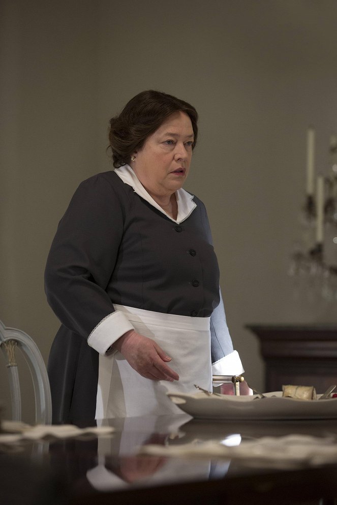 American Horror Story - The Replacements - Photos - Kathy Bates