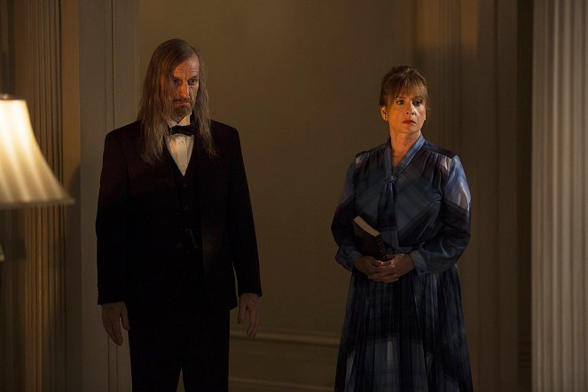 American Horror Story - The Replacements - Photos - Denis O'Hare, Patti LuPone