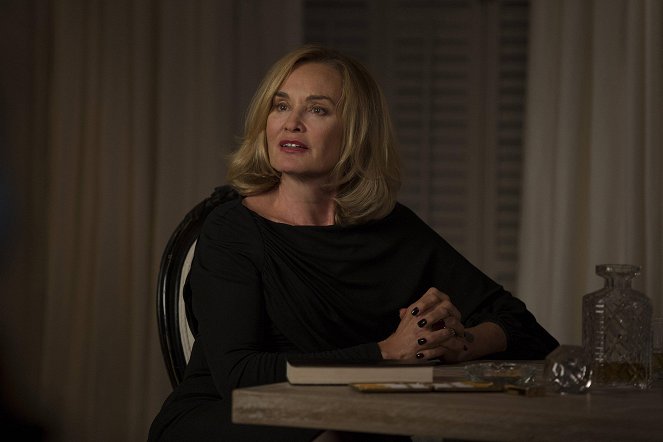 American Horror Story - The Replacements - Photos - Jessica Lange