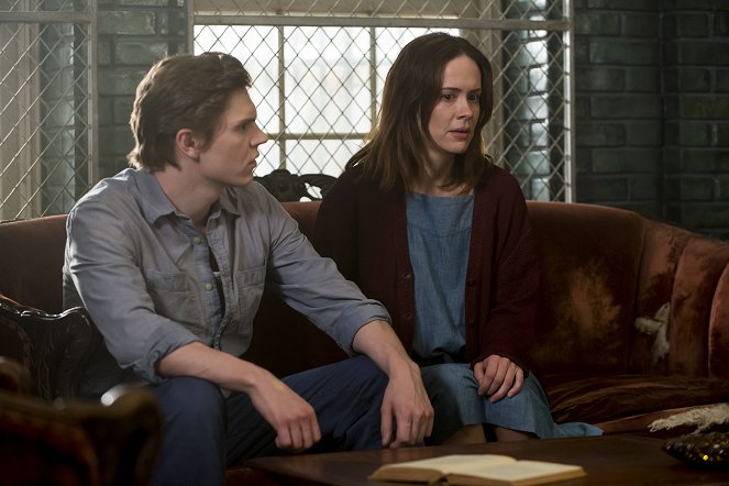 American Horror Story - Asylum - Filmfotos - Evan Peters, Sarah Paulson