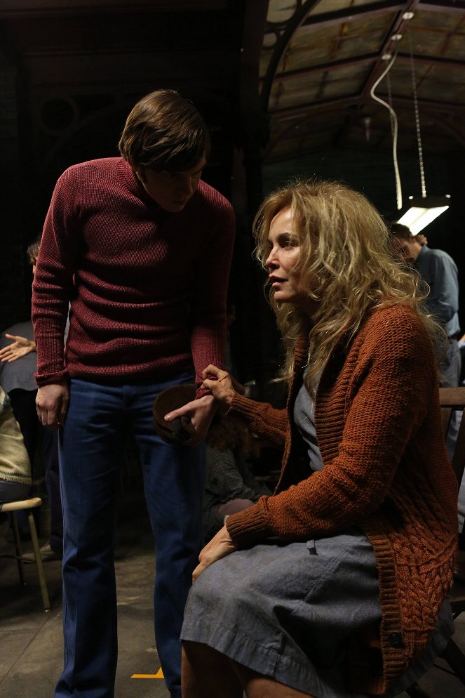 American Horror Story - Asylum - Photos - Evan Peters, Jessica Lange
