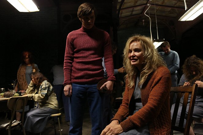American Horror Story - Asylum - Van film - Evan Peters, Jessica Lange