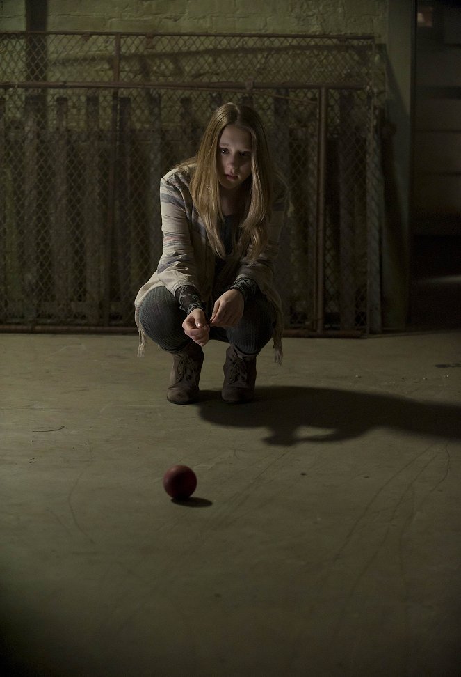 American Horror Story - Murder House - Rubber Man - Photos - Taissa Farmiga