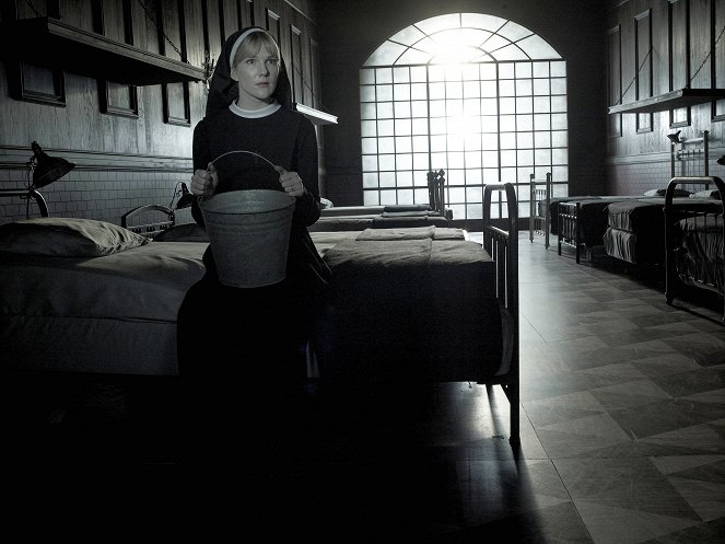 American Horror Story - Asylum - Werbefoto - Lily Rabe